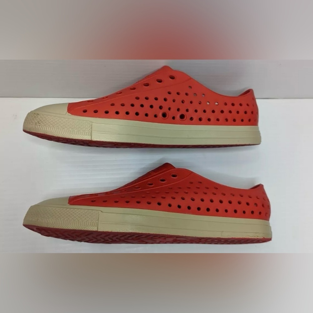 Native Jefferson Slip-On Sneaker-Torch Red-EUC -Sz 5 ❤️☀️​ - Picture 6 of 9